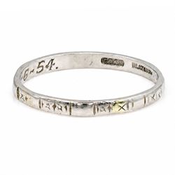 Platinum engraved wedding band, with engraved decoration, stamped