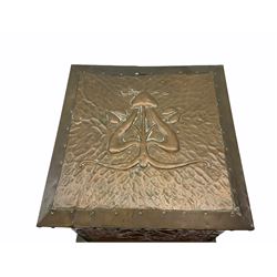 Arts and Crafts copper coal box, of square form with twin curved handles, with hammered finish, and embossed stylised motif to the front and hinged cover, H37cm L40cm D35.5cm