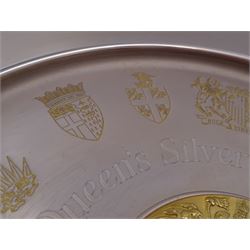Modern limited edition silver The College of Arms plate to commemorate the The Queen's Silver Jubilee, the plain circular plate with central 24ct gold plated plaque depicting the Royal Arms, bordered by engravings of The College of Arms and the Kings Arms etc, by Danbury Mint, hallmarked Yorkshire Mint, Birmingham 1977, number 350/2500, in original fitted box with paperwork, D26,5cm, 
