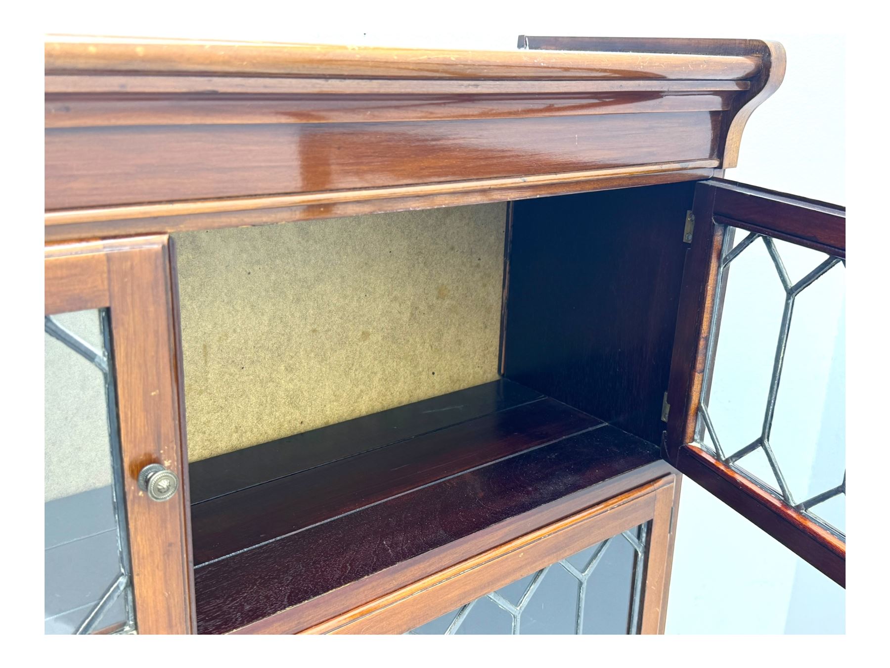 Early 20th century Globe Wernicke design stacking walnut bookcase, fitted with four sections each with two leaded glass doors, raised on turned feet
