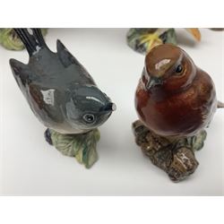 Collection twenty one of Beswick bird figures, to include Lapwing no 2416, Kingfisher no 2671, Red Pigeon 1383, Cuckoo no 2315, Nuthatch no 2418 etc