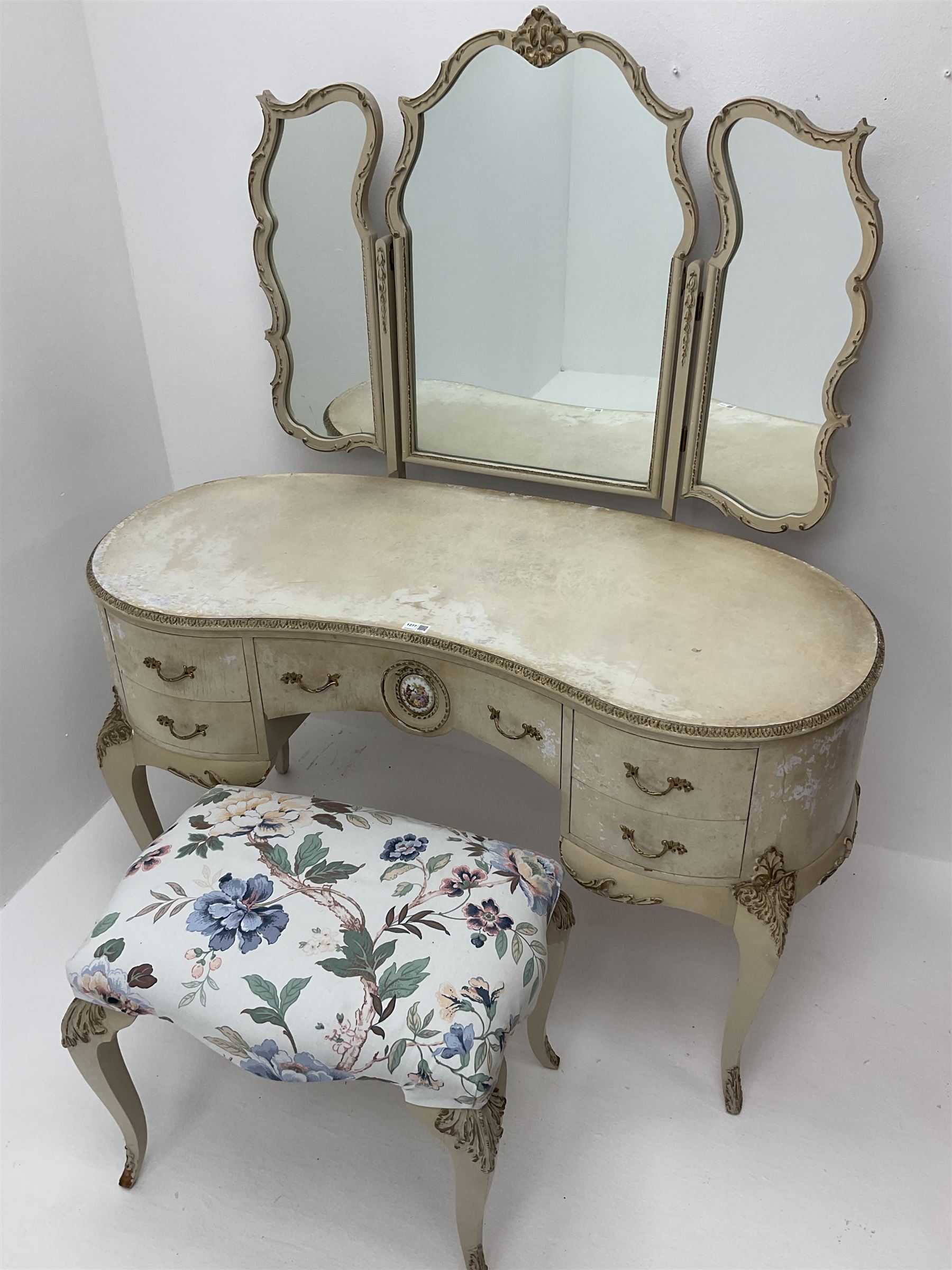 French style painted kidney shaped dressing table with three shaped swing mirrors, single centre drawer inset with Limoges style porcelain plaque, flanked by two short drawers, shaped supports, together with matching stool (W62cm, H48cm)