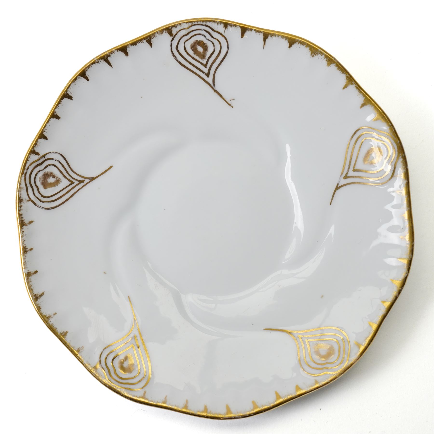 Early 20th century Sarreguemines tea wares, decorated with peacock feathers in gilt, comprising six teacups, eight saucers and eight side plates