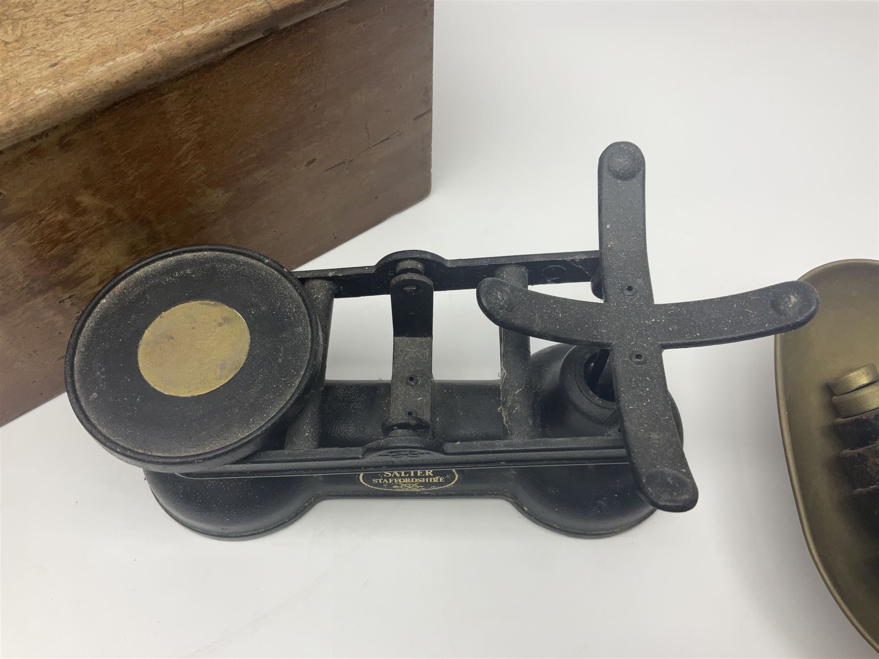 Wooden Gledhill till with paper labels to interior and a set of Salter scales with weights, till H17cm