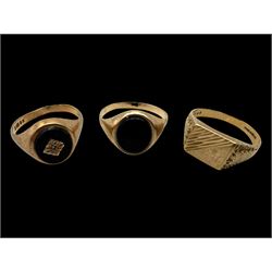 Three 9ct gold signet rings, including two onyx examples, all hallmarked 