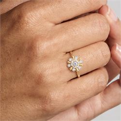 18ct gold diamond flower head cluster ring, round brilliant cut diamond surrounded by six single cut diamonds 