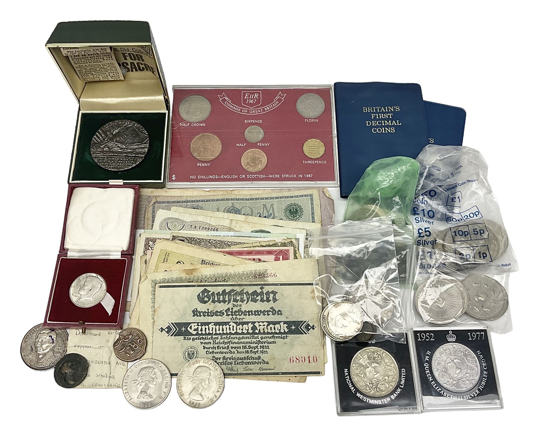 Great British and World coins and banknotes, including two Queen Victoria 1887 florins, King George V 1930 halfcrown, pre decimal pennies and other denominations, five Queen Elizabeth II five pound coins, United States of America 1964 Kennedy half dollar, German and other banknotes etc