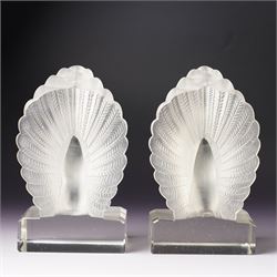 Pair of frosted glass peacock bookends, in the style of Lalique, on clear bases with bevelled edges, H15cm