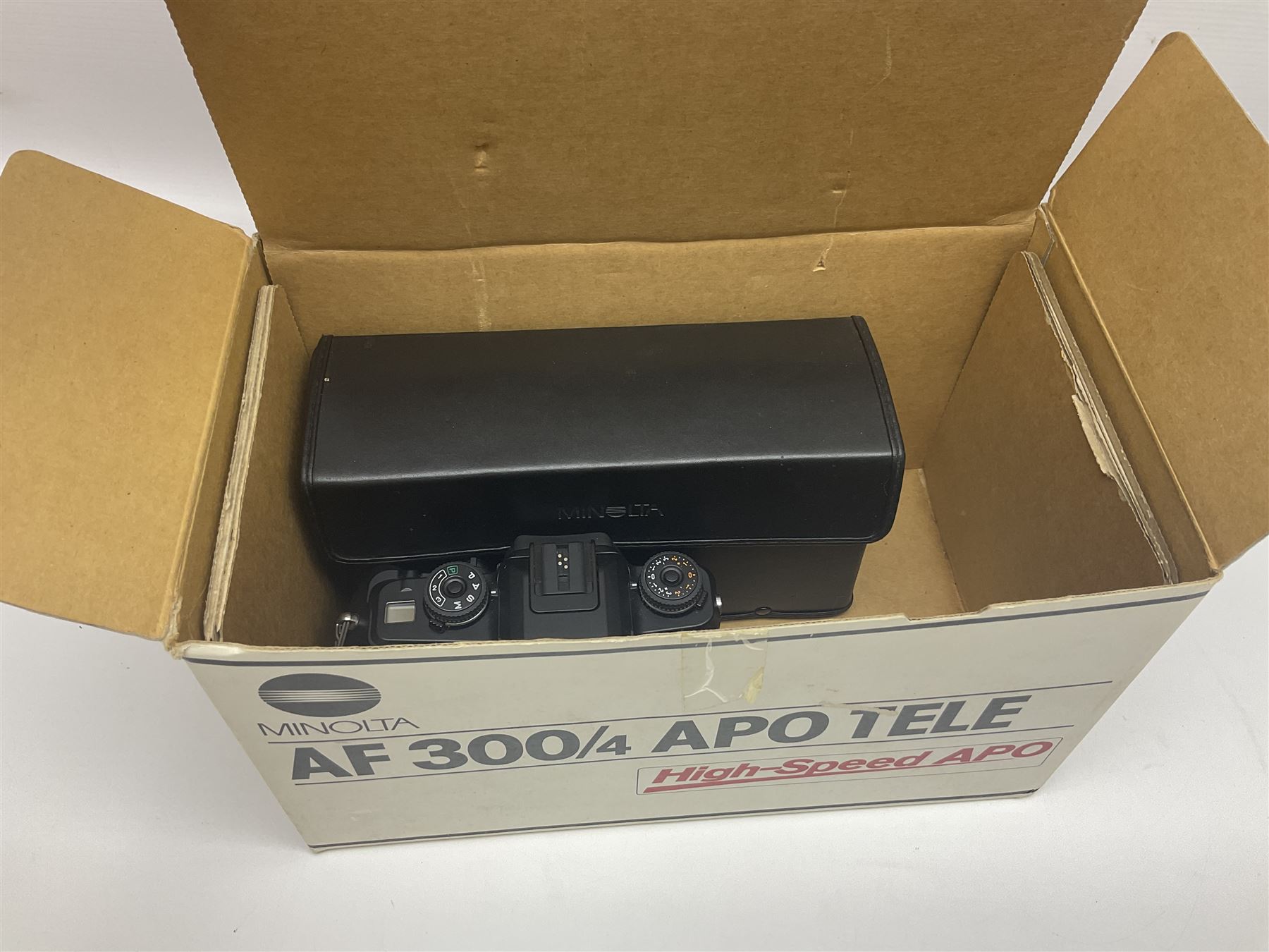 Minolta Dynax 7 camera body, serial number 93101009, Minolta 'AF APO Tele 300mm 1:4 (32)' lens serial no 32501041, in case and other camera equipment 