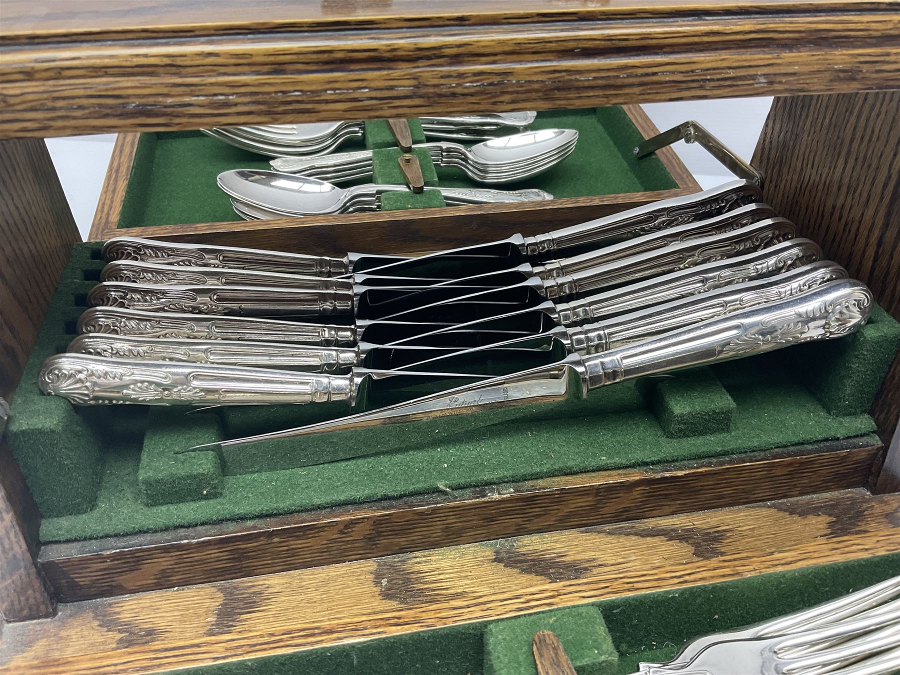Silver plated canteen of kings pattern cutlery, house in oak canteen of trapezium form 