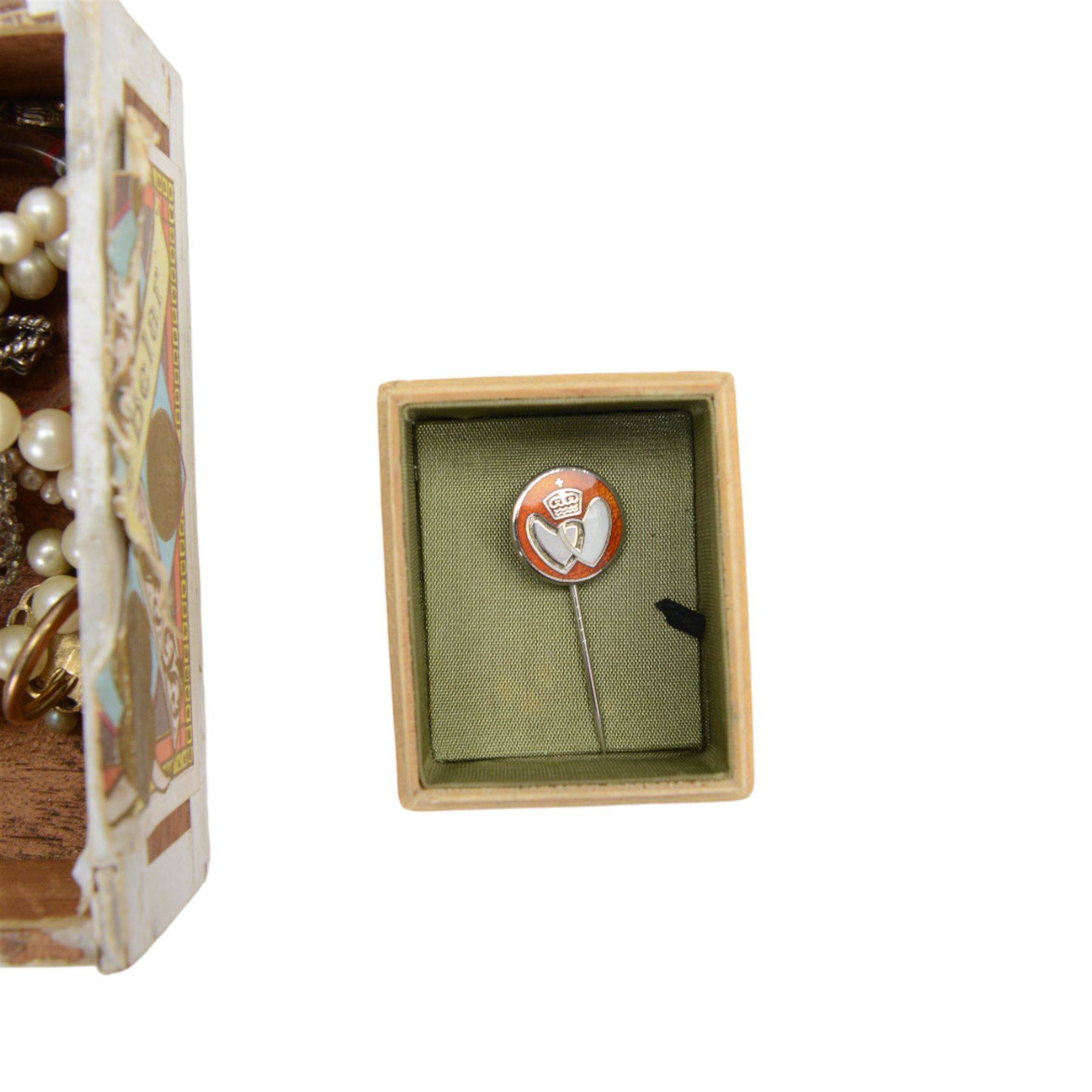 Collection of watches, including Seiko and Lorus examples, silver locket and a collection of costume jewellery