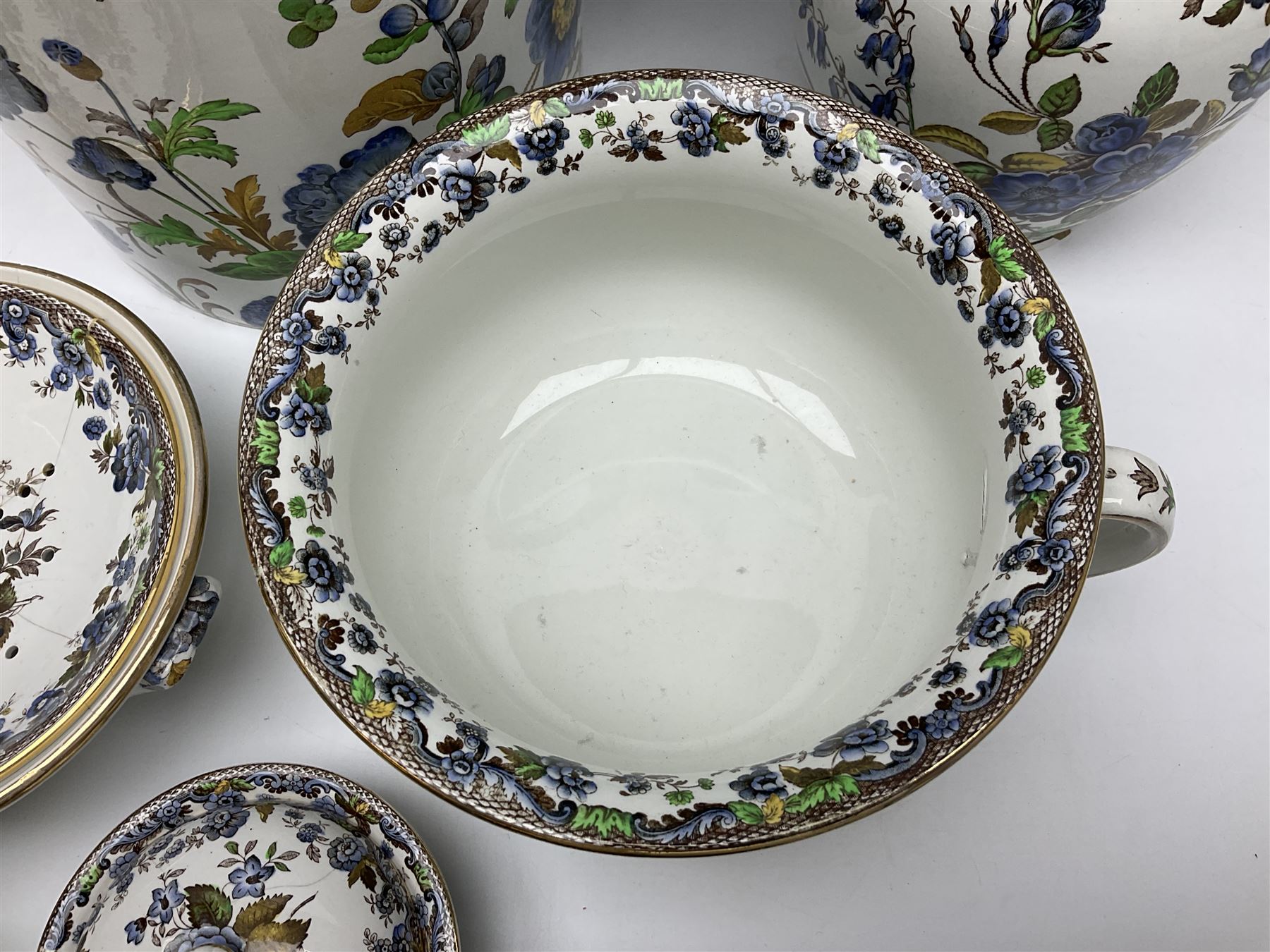 Copeland Spode toilet set in blue flower pattern, comprising wash jug, slop bucket, two soap dishes, toothbrush holder and chamber pot, slop bucket H28cm