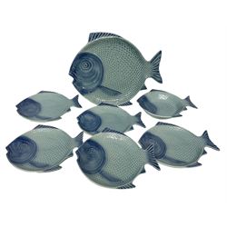 Set of five Olfaire blue fish plates, together with a further bowl and larger serving platter, largest W40cm