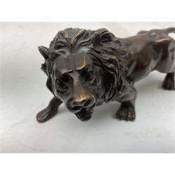 Cast metal figure of a lion, L15cm