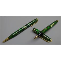  Writing Instruments - Conway Stewart Dinkie set of two fountain pen with '14ct' gold nib and matching propelling pencil, boxed (2)  