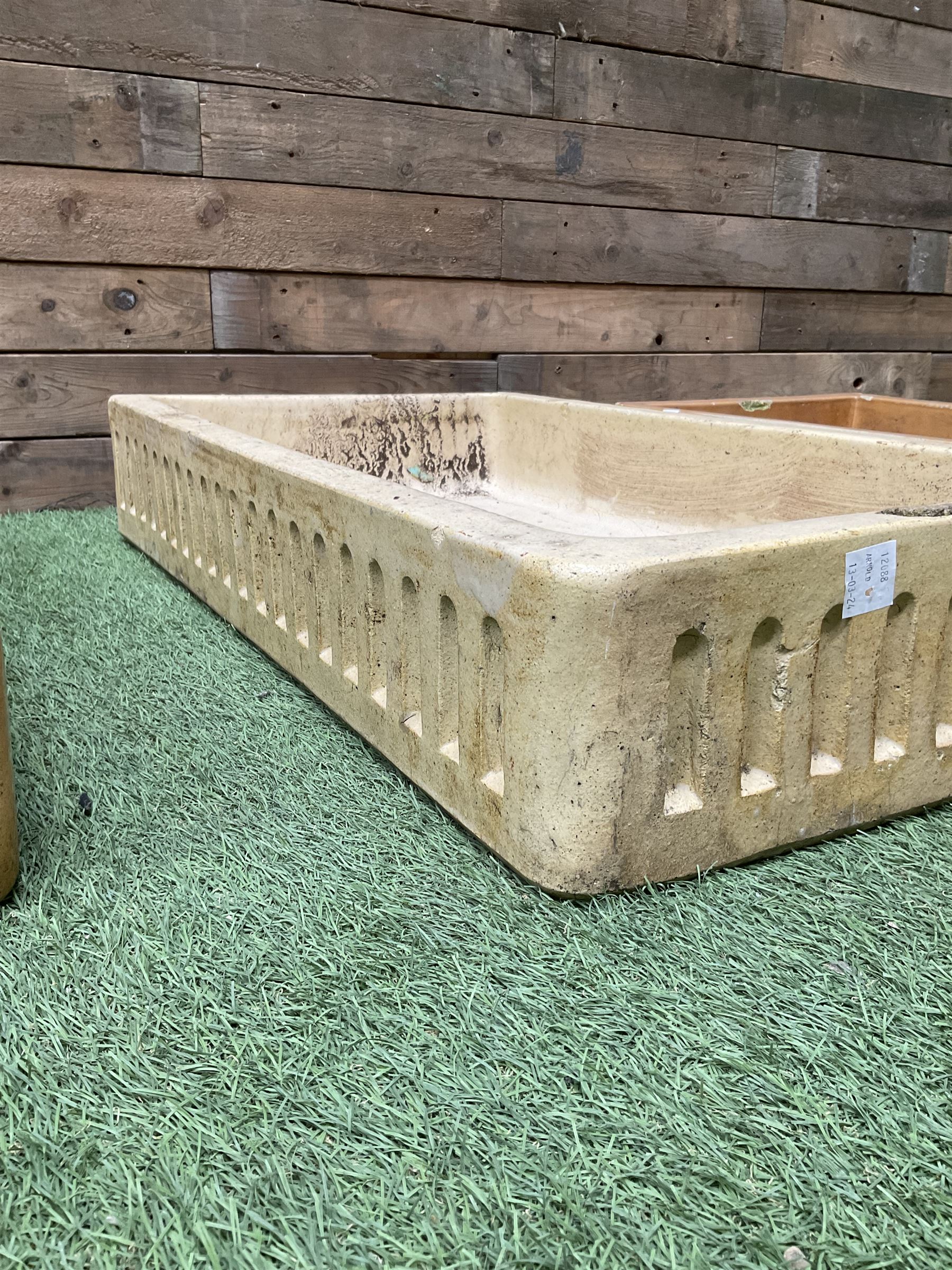 Set of three salt glazed sinks - THIS LOT IS TO BE COLLECTED BY APPOINTMENT FROM DUGGLEBY STORAGE, GREAT HILL, EASTFIELD, SCARBOROUGH, YO11 3TX