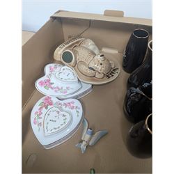 Wade ceramics, including Collectables Bears, animal figures, trinket boxes, vases etc