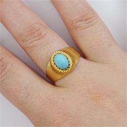 18ct gold single stone turquoise ring, stamped 750