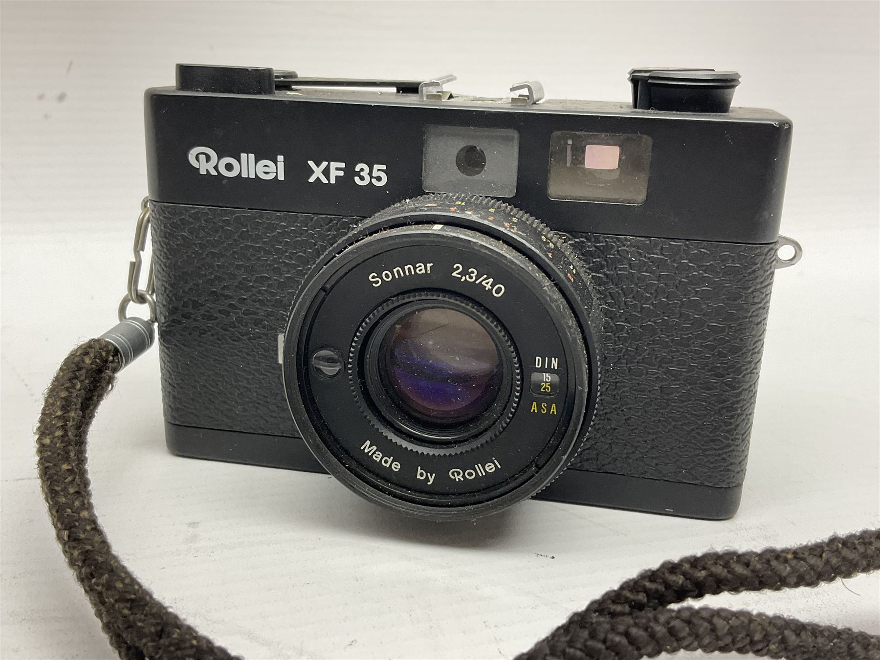 Three Rollei cameras, to include a Rollei 35 LED camera, with Triotar 3.5/40 lens and two Rollei XF 35 cameras, each with Sonnar 2.3/40 lenses