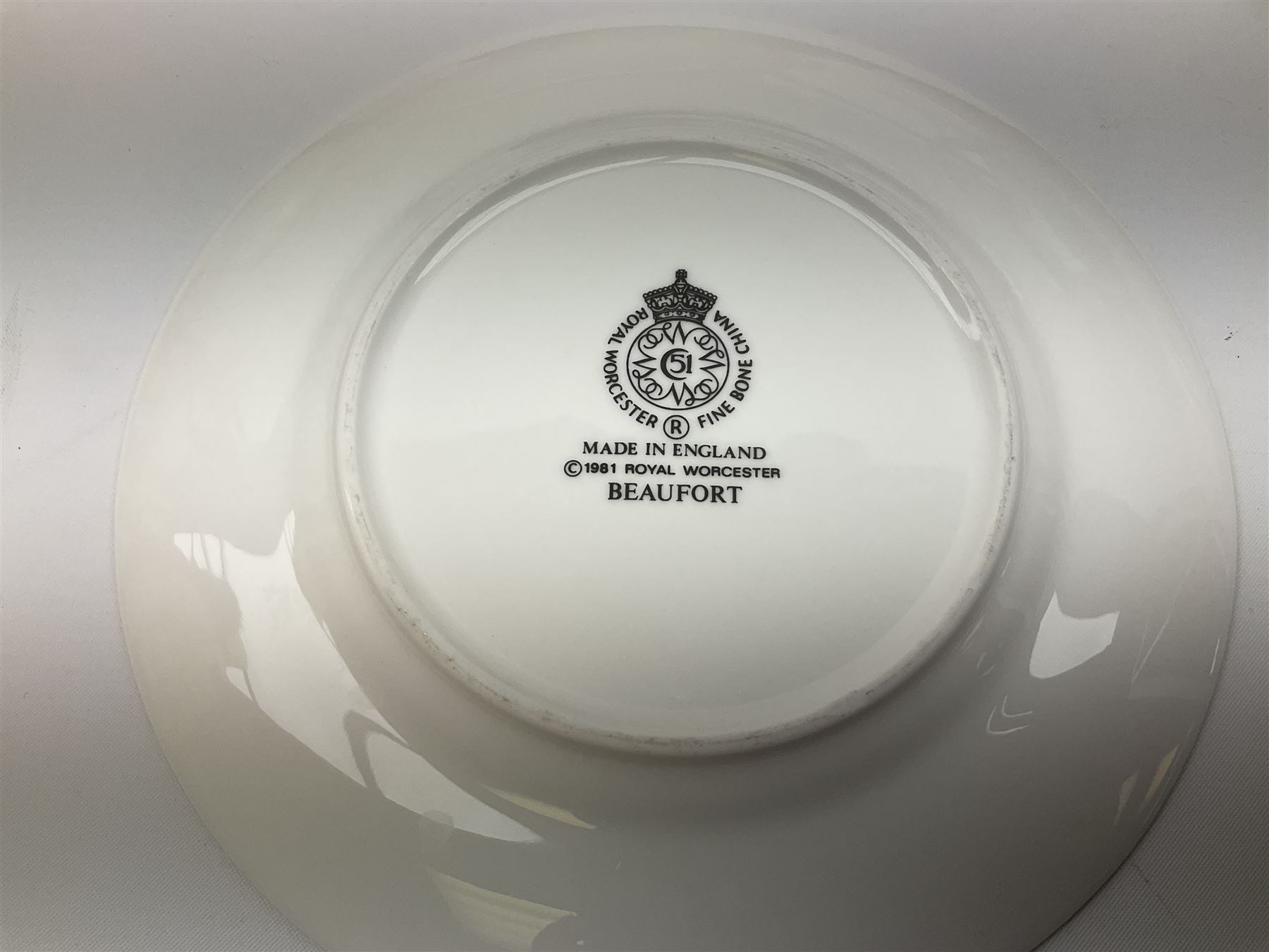 Royal Worcester Beaufort pattern tea and dinner wares, including seven dinner plates, eight side plates, thirteen dessert plates, six bowls, eight soup bowls, sauce boat on stand, cake plate, covered tureen, coffee pot, milk jug etc (51) 