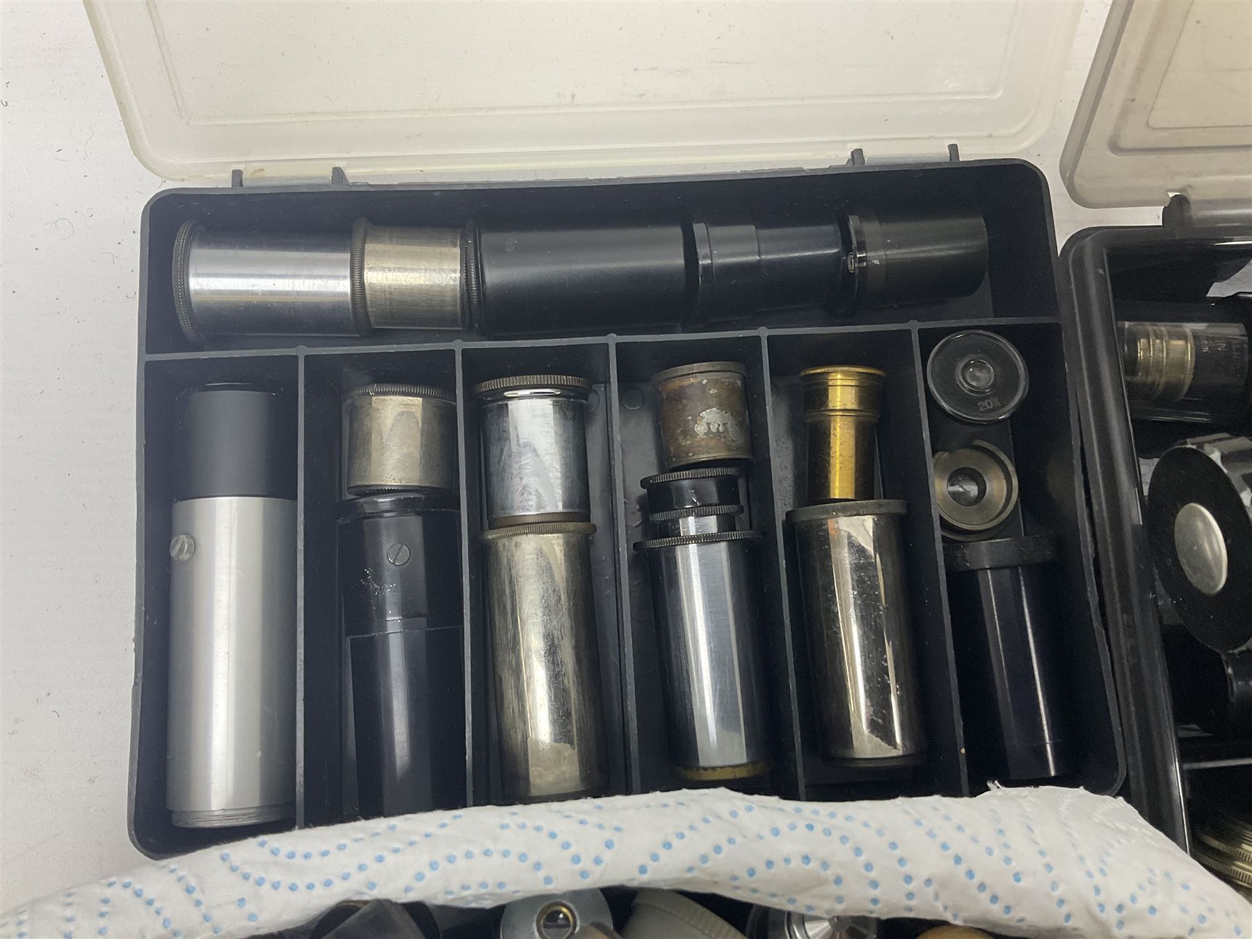 Large collection of microscope lenses, for various microscopes 