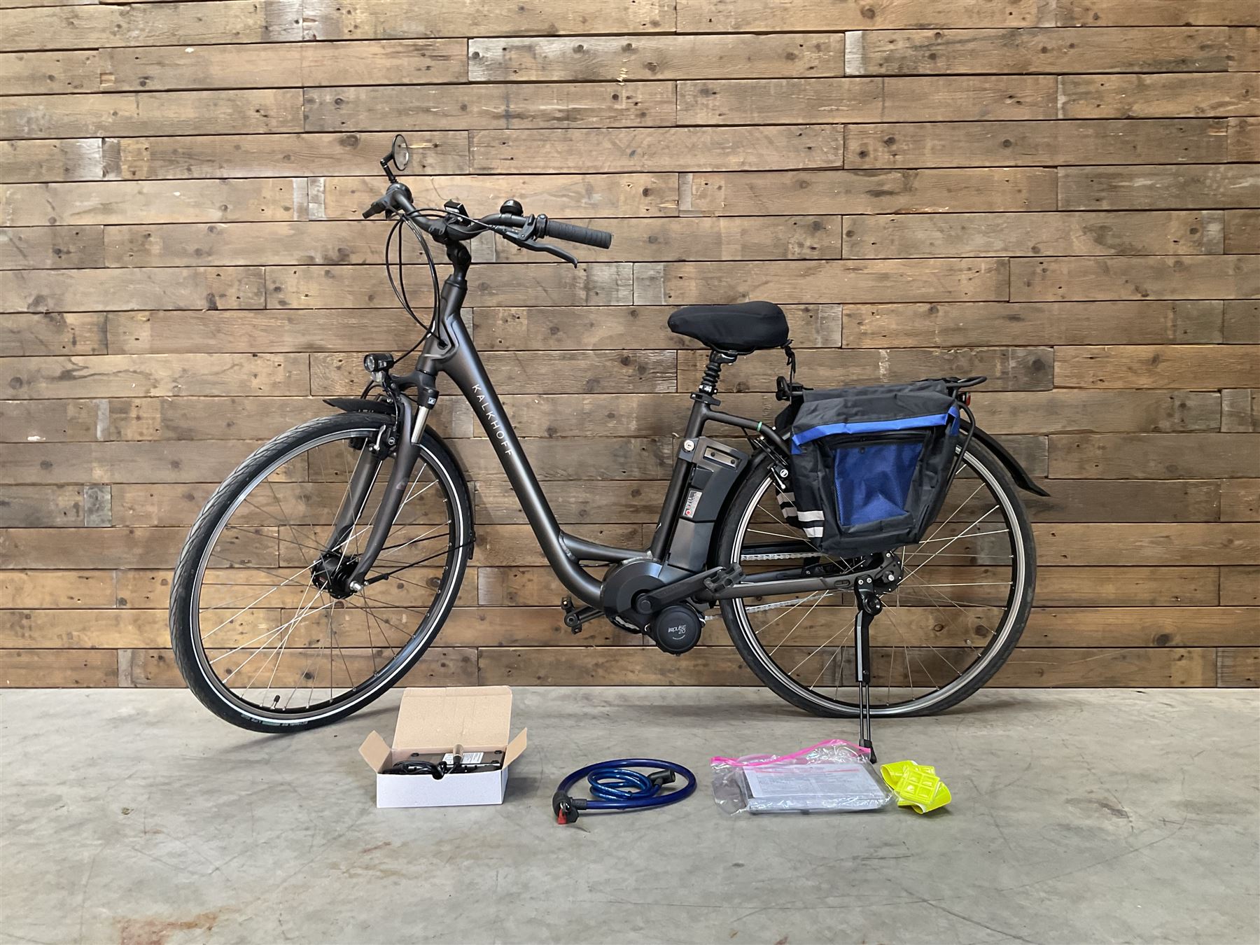 Kalkhoff Jubilee i7 electric bike and 11Ah battery, with charger lock and manual