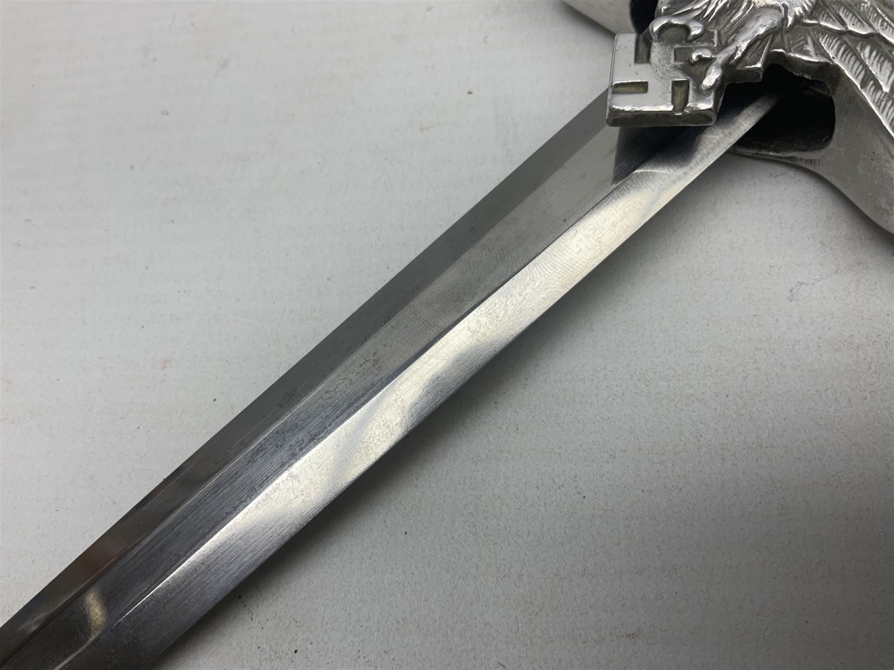 WW2 German Luftwaffe 2nd Pattern Officers dress dagger, with unmarked 25.5cm double edged steel blade, wire-bound pale orange/yellow celluloid grip, globular  pommel with oak leaves and traces of gilding, Luftwaffe eagle cross guard; in beaded scabbard with two suspension rings L43cm overall