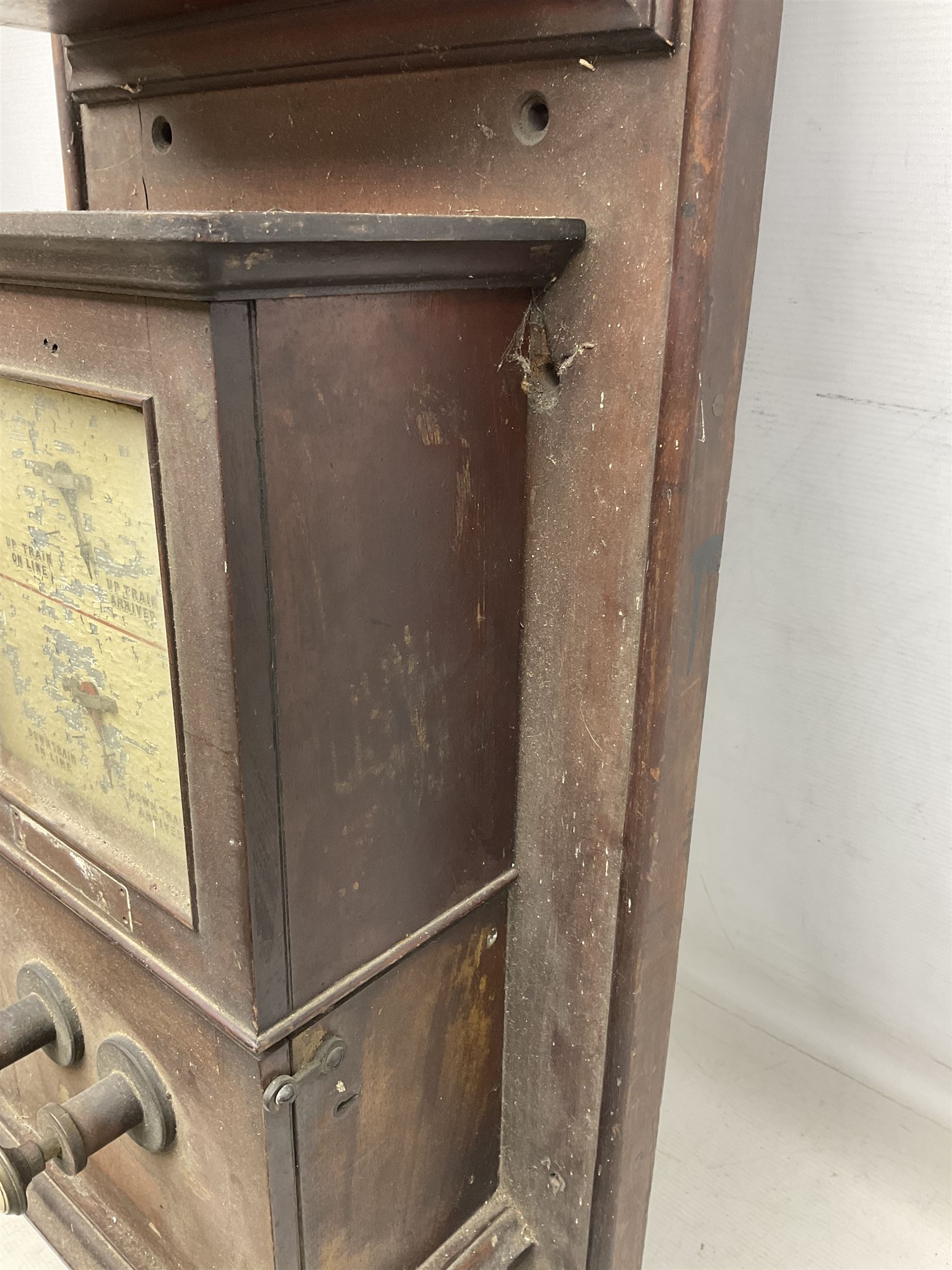 Railway  repeater signal box, with signals for train on line and arrival, H97cm