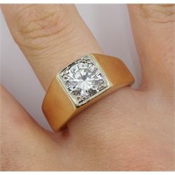 Gentleman's gold single stone round brilliant cut diamond ring, stamped 18ct, diamond approx 1.50 carat
