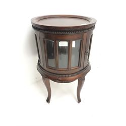 20th century mahogany circular bijouterie cabinet, removable tray top, two single doors, beaded carved edging, four shaped supports 