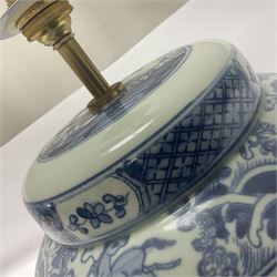 Blue and White table lamp of baluster form, decorated with warriors, with lampshade, H53cm
