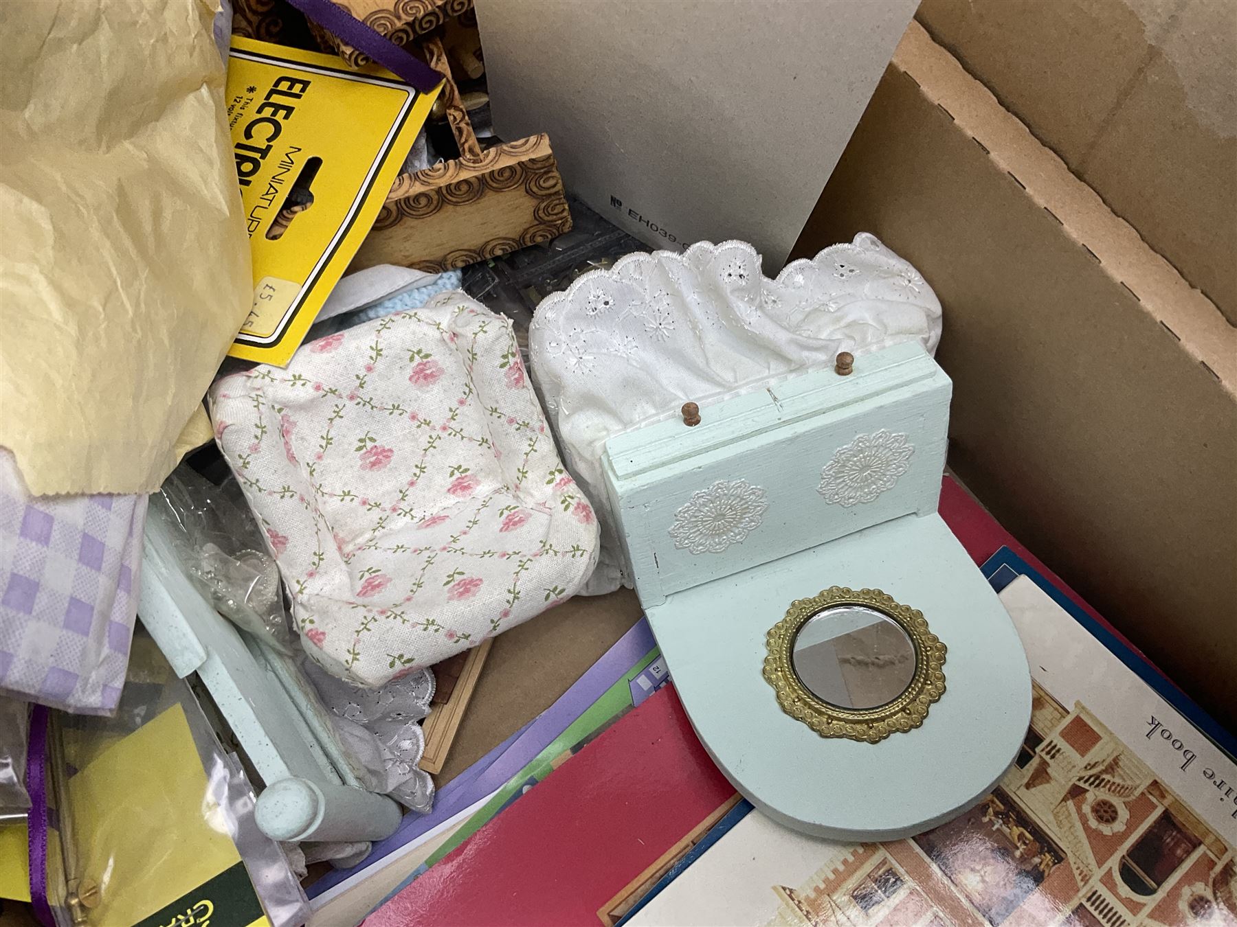 Del Prado Dolls House Step-by-Step Guide: Issues 1-110 (lacking 54,63,76,77 & 105); quantity of dolls house catalogues and booklets; and quantity of dolls house furniture and accessories