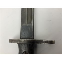WW1 American Remington P14 rifle bayonet Model 1913, the 43cm fullered steel blade dated 5 17; in metal mounted leather scabbard L57cm overall; and WW1 Canadian Ross Rifle Co.1907 Model Mk.II bayonet, dated 2/17; in leather scabbard with frog (2)