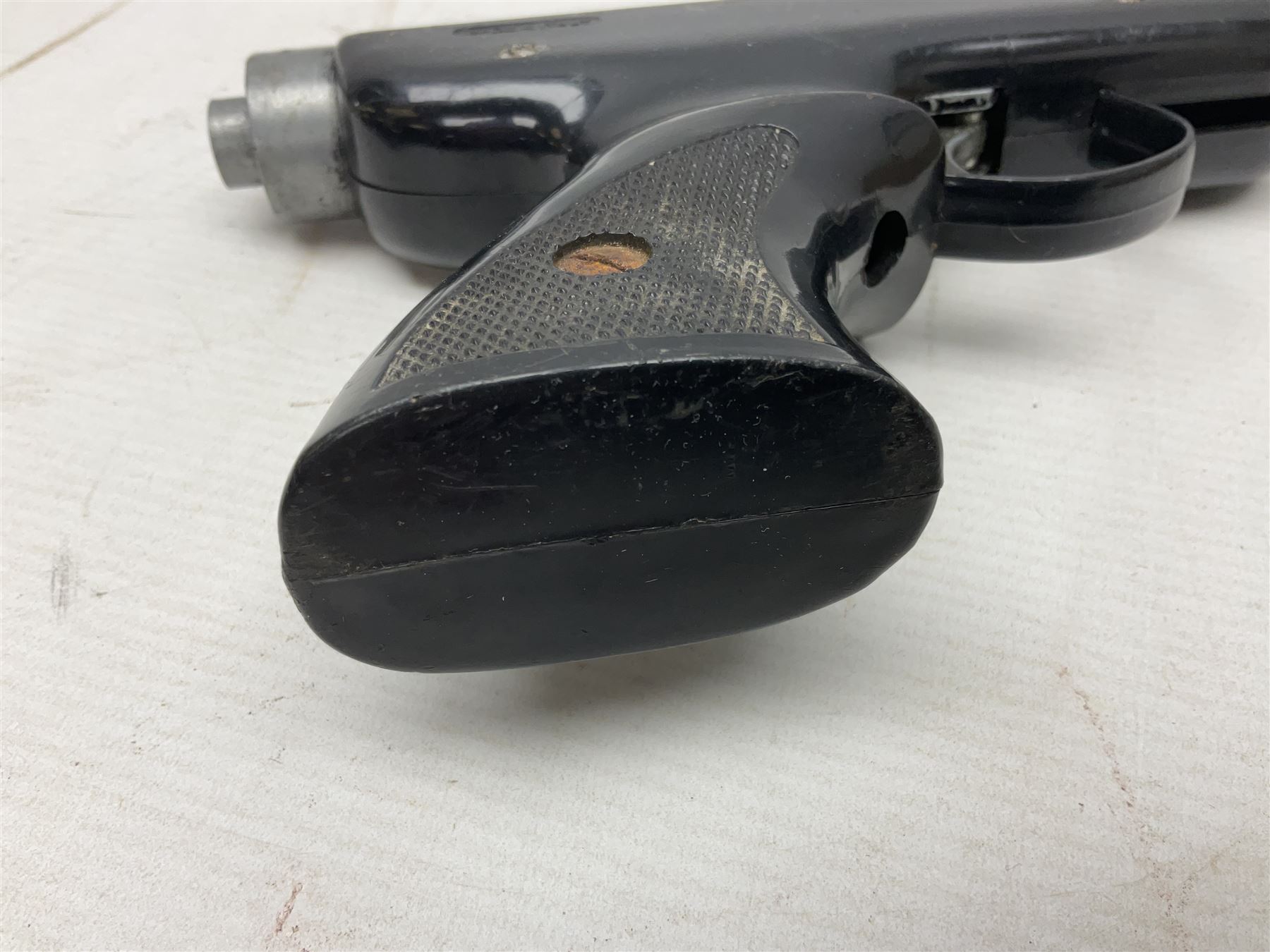 Italian RO72 .177 target air pistol with break barrel action, shaped and chequered grips L32cm