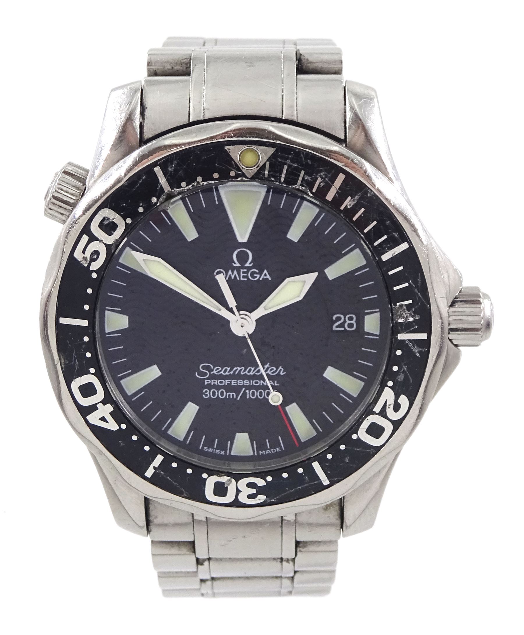 Omega Seamaster Professional 300m gentleman's stainless steel quartz wristwatch, 196.164, black wave dial, with luminous arrow markers and date aperture, on stainless steel bracelet, with Omega fold-over clasp, boxed, with additional link