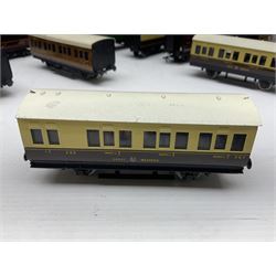 Exley '00' gauge - fourteen various coaches comprising four LMS maroon (3322 3rd, 2202 3rd, 6665 3rd and 388 Sleeping Car 3rd), LNER green/cream Buffet Car 21419, LNER teak 8639 1st, Southern green 6688 3rd, GWR brown/cream 3322 3rd, LNER 206 3rd, LNER 319 1st/3rd, SR green 351 3rd, SR green 188 Parcel Van, GWR 331 3rd and GWR 362 3rd; all unboxed (14)