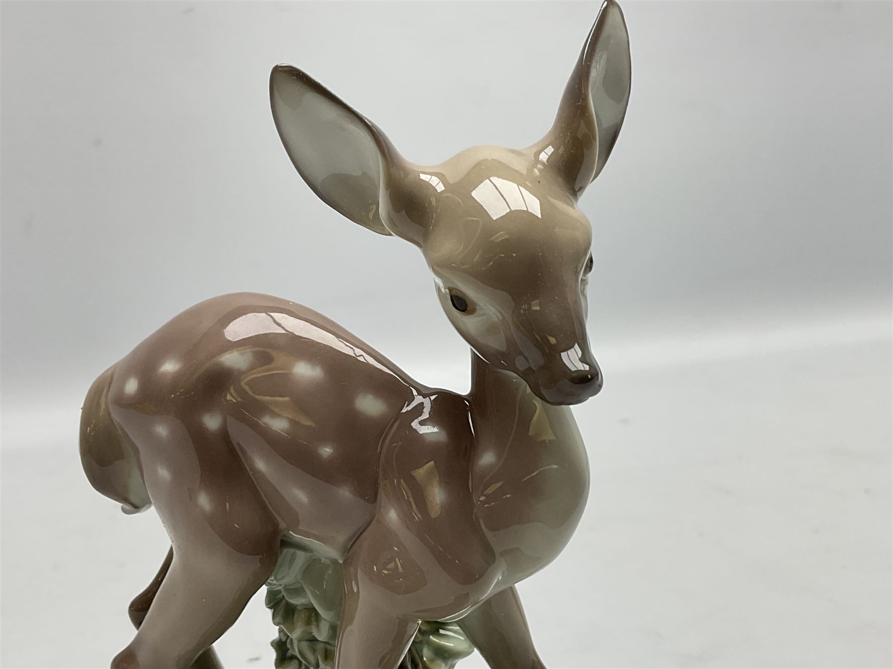 Two Lladro deer figures, comprising A Fawn and Friend no 5674 and Hi There no 5672, both with original boxes, largest example H14.5cm