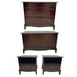Stag - Minstrel range mahogany three drawer chest, pair of matching bedside stands and blanket box