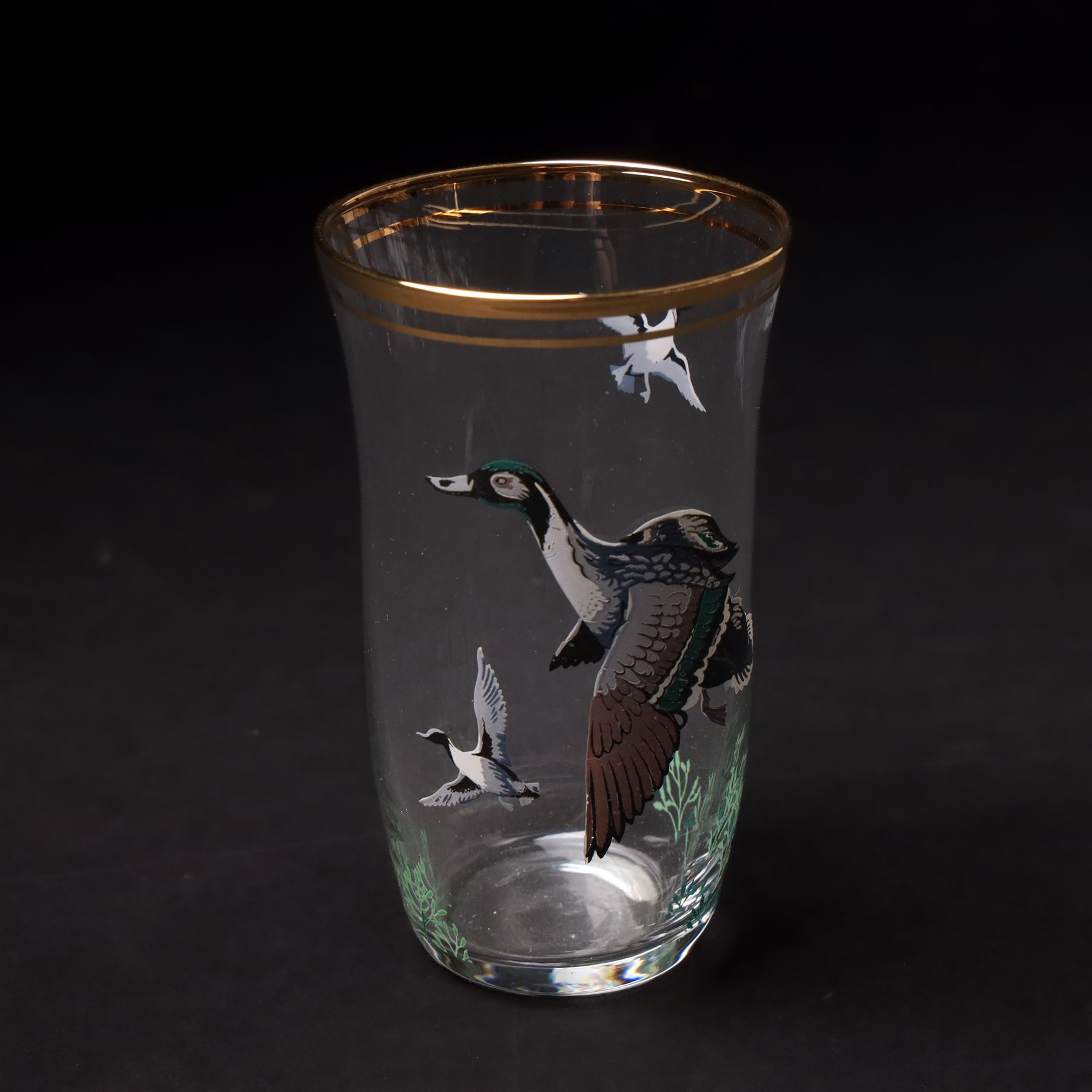 Set of ten painted glasses and jug, with geese and hunting scenes, jug H20cm 