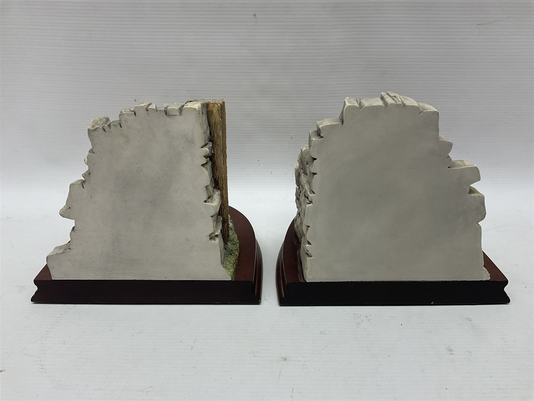 Pair of Border Fine Arts bookends '10 O'Clock Break' model No. L158 by Adrian Hughes, limited edition No. 763/1500, L37cm overall