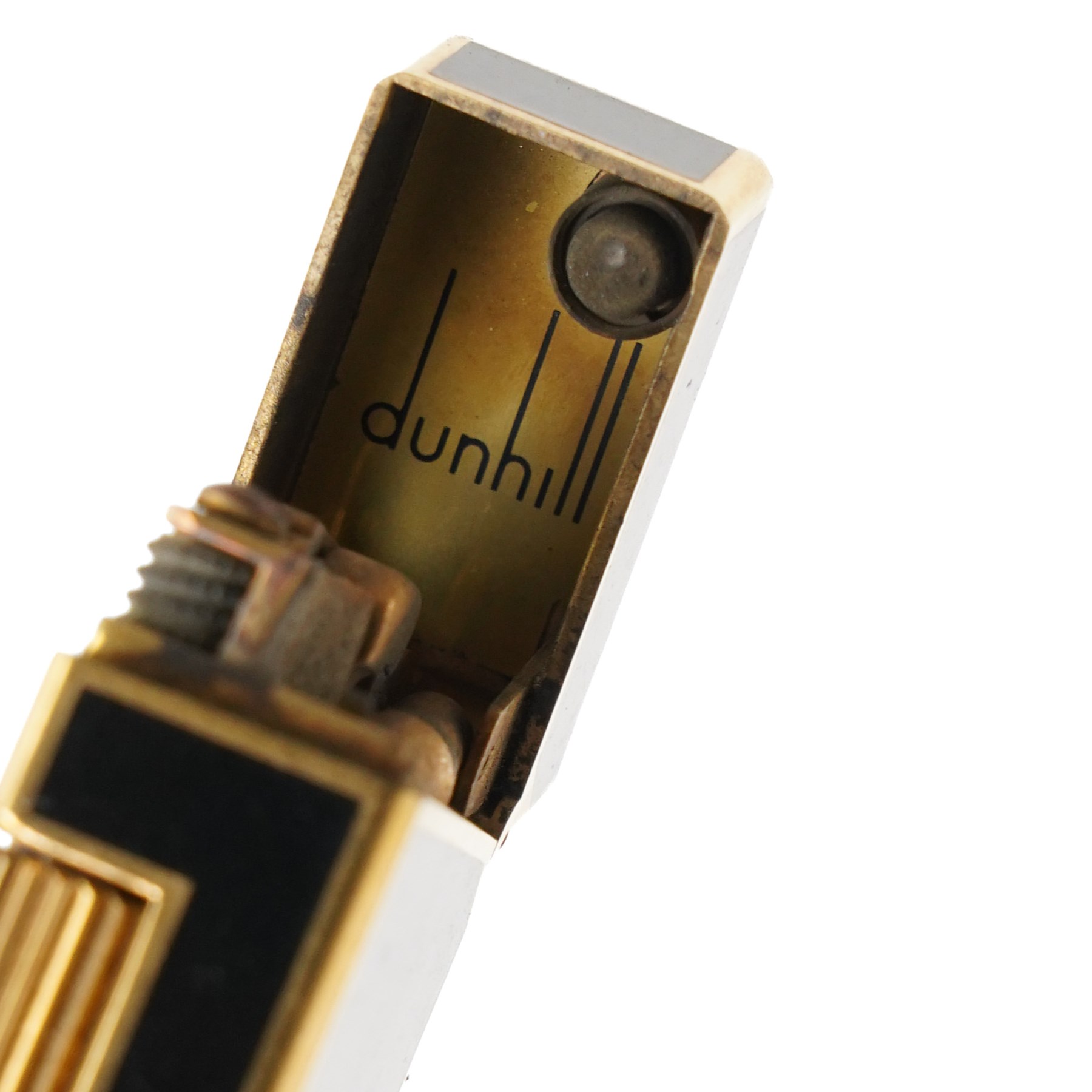 Dunhill - Rollagas lighter, black lacquer and gilt metal, with ribbed thumbpiece, H6.5cm 