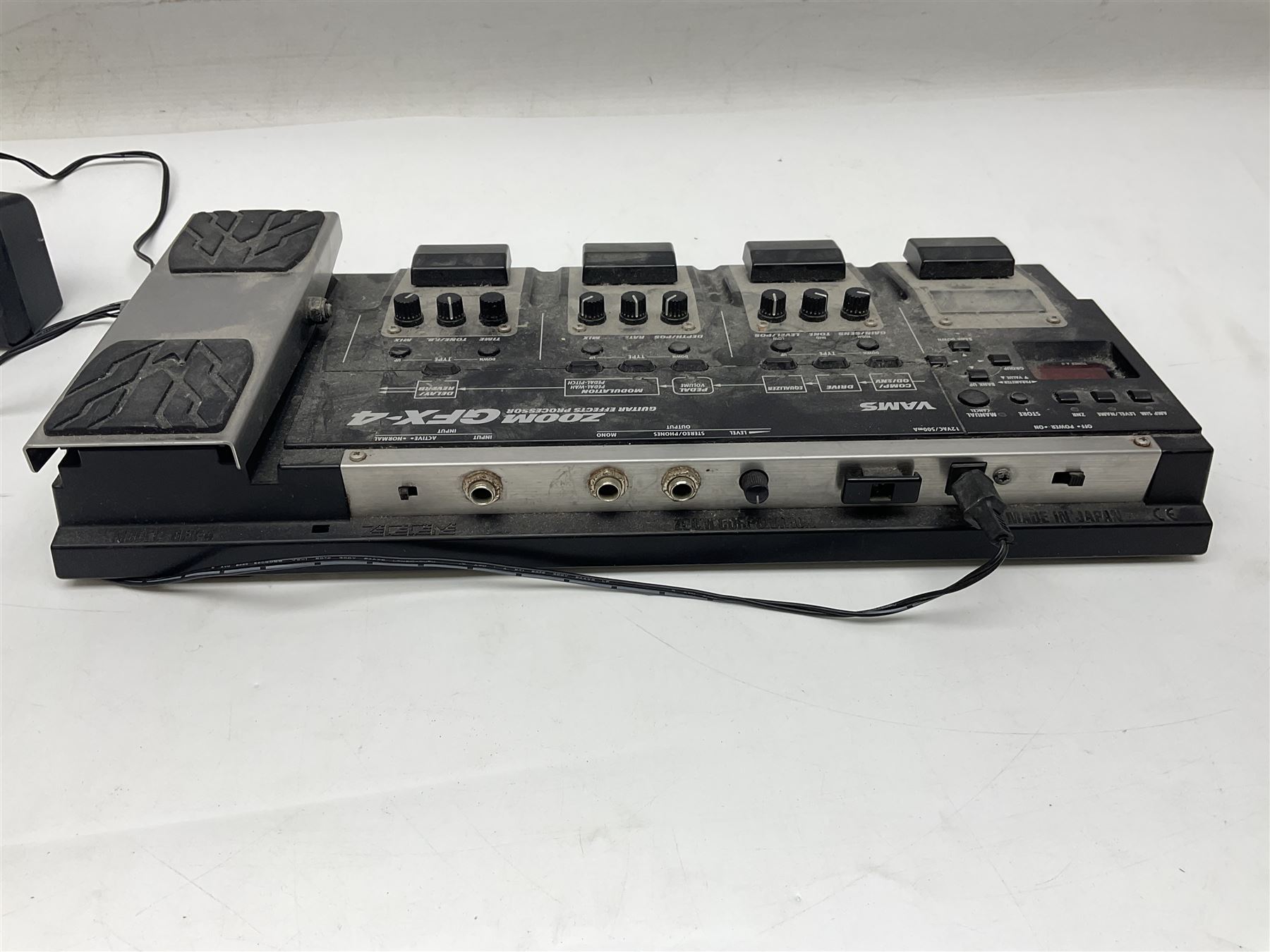 Zoom GFX-4 Guitar Effects processor; quantity of assorted cables; tremolo arms; plectrum wallet; Steepletone SMH10 earphones etc