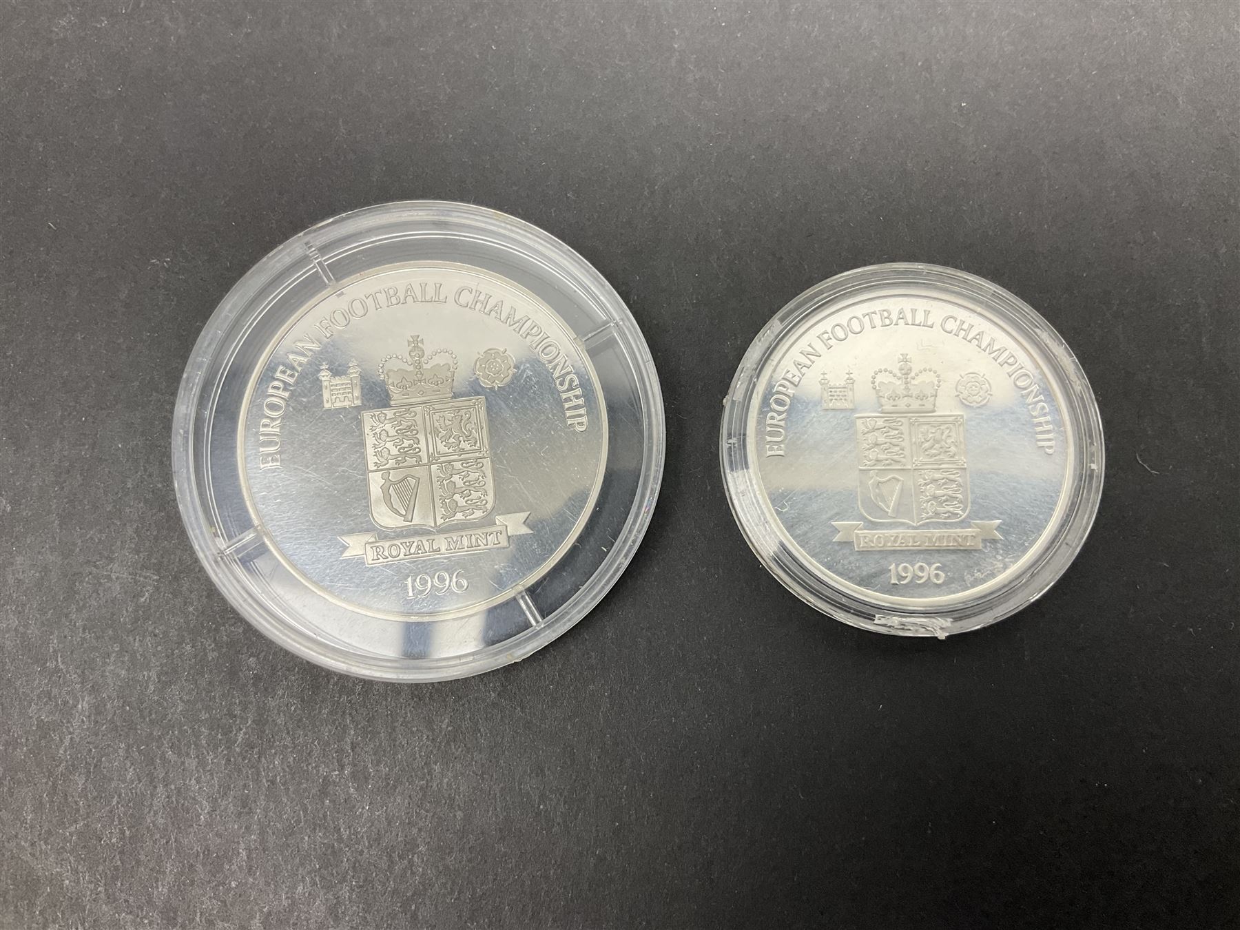 Approximately 280 grams of Great British pre 1947 silver coins, Barbados 1994 silver one dollar, Fiji 1994 silver proof five dollars, Western Samoa silver proof ten dollars, Guernsey 1995 silver proof one pound coin etc