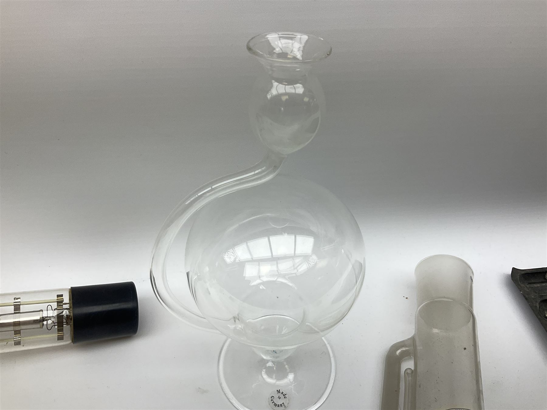 Quantity of laboratory and physics glassware including 'Guinea and Feather' equipment; boxed Latent Heat apparatus; Maltese Cross tube; atmospheric air pressure indicator flask; electroscope discharge tubes etc