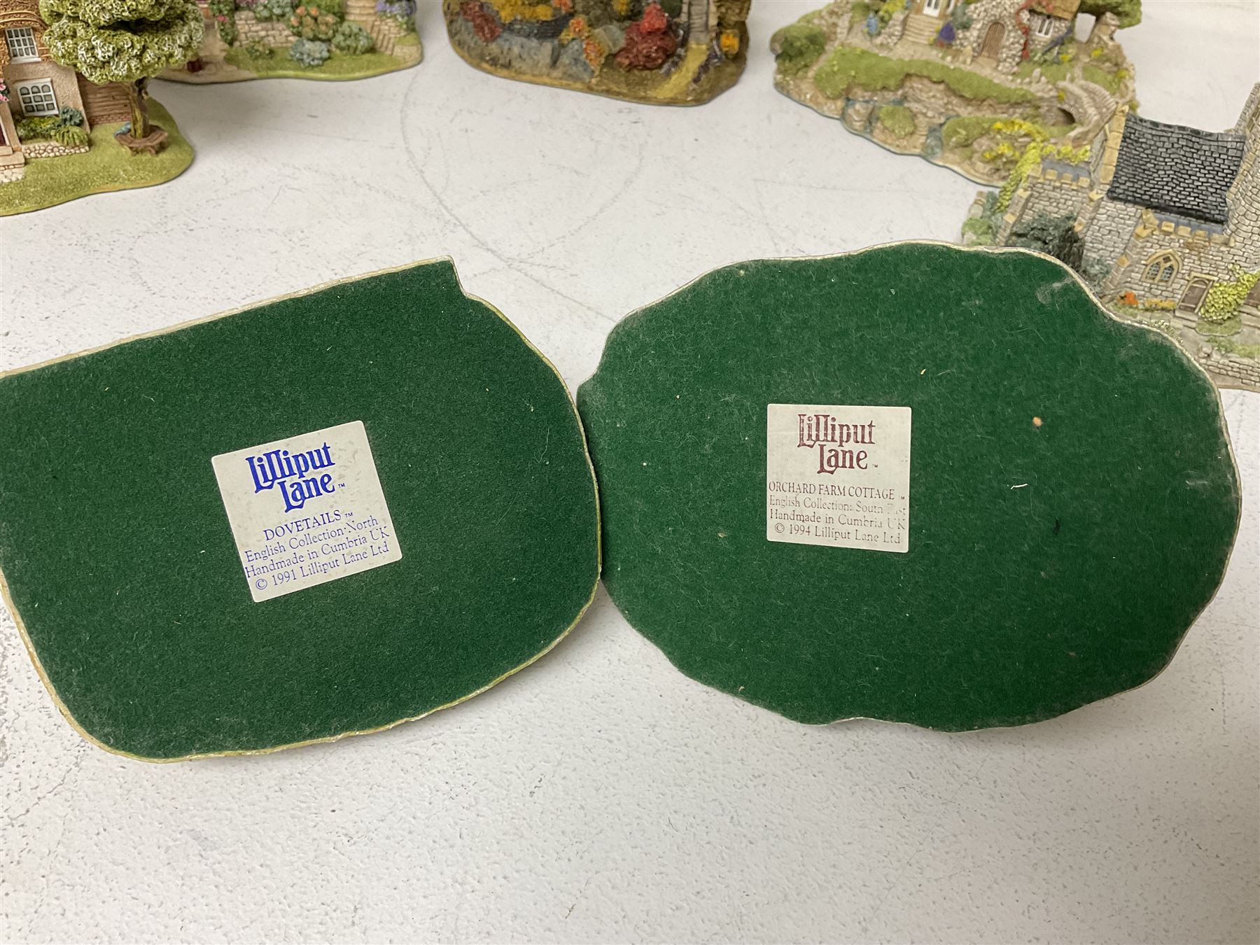 Nineteen Lilliput Lane models, including Dove Tails, Birdlip Bottom, Smallest Inn, Gossip Gate and Beehive Cottage, all with deeds and original boxes (19)