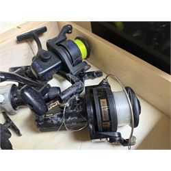 Collection of mostly sea fishing reels, including Mitchell Riptide, Shakespeare Sea Wolf, Daiwa Sealine, Abu Garcia Ambassadeur XLT 1 Synchro , in two boxes