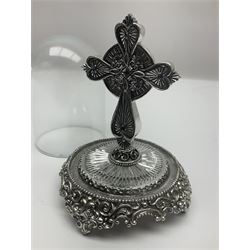 Four limited edition Franklin Mint House of Fratelli Coppini crosses, to include Majestic Cross, Sacred Cross, Star of Hope Jewelled Cross and The Gates to Paradise Cross, all under glass domes, H13cm