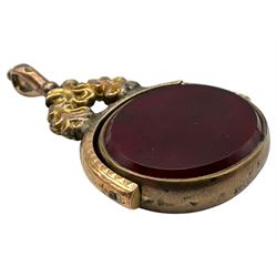 18ct gold diamond daisy cluster ring and a gold-plated carnelian and bloodstone spinner fob, fob L5.5cm