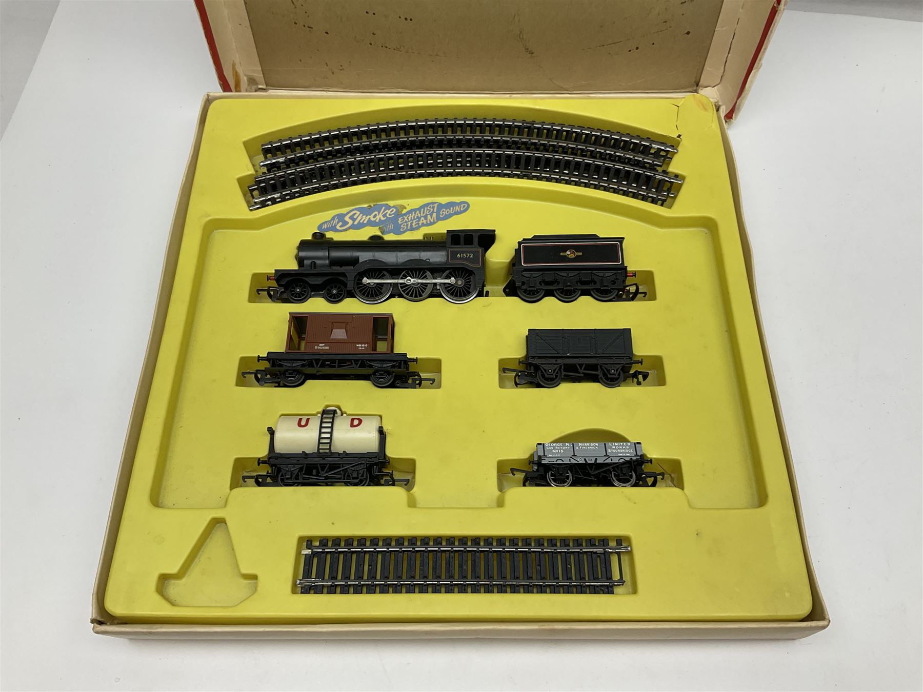 Tri-ang/Hornby '00' gauge - RS.606 Express Goods Set; boxed; eleven passenger coaches and twelve goods wagons (some boxed) by Hornby, Lima etc; and boxed Hornby Skaledale Station Building with platform