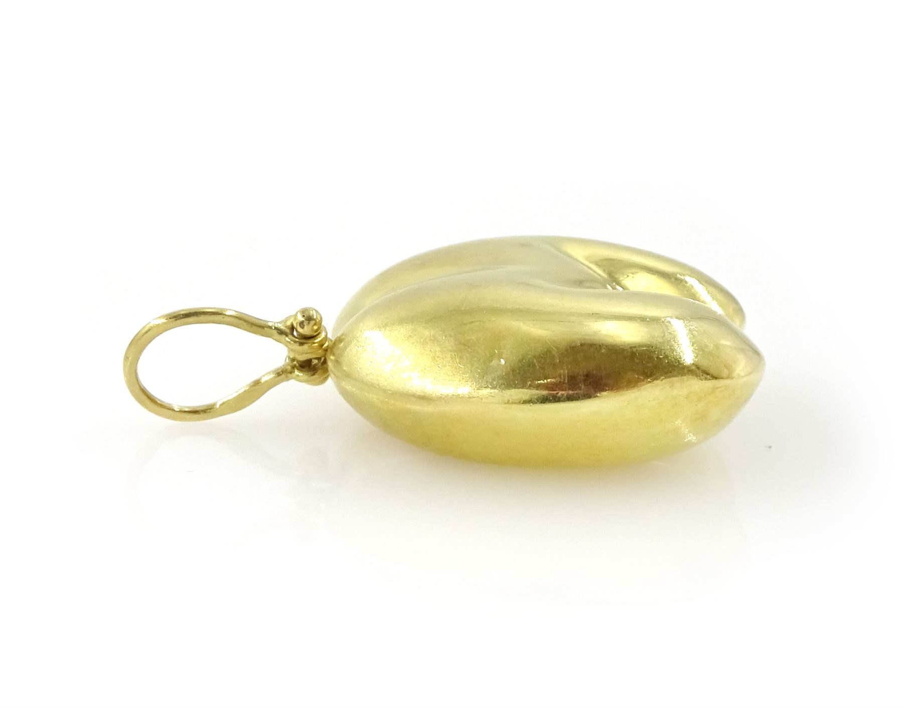 18ct gold Coco de Mer pendant, stamped